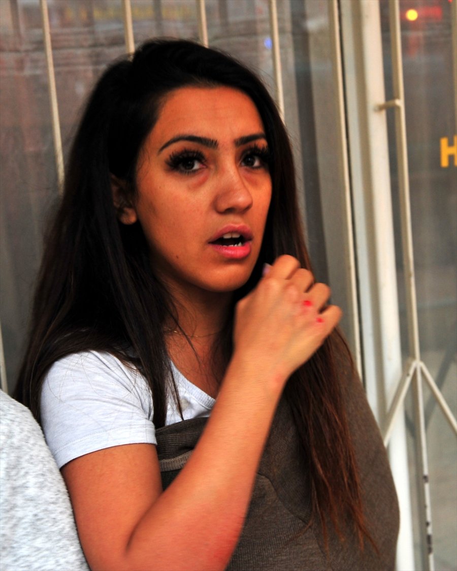 Antalya'da Bir Kişinin Evinde Çıkardığı Yangın Söndürüldü