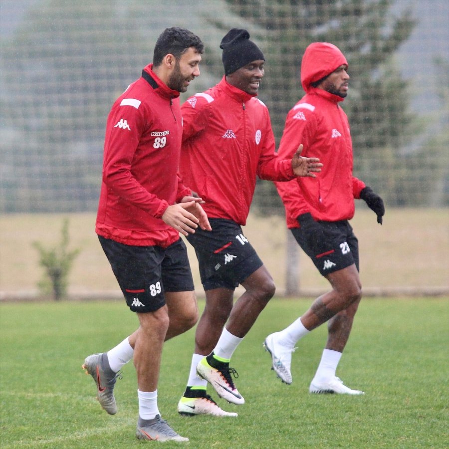 Antalyaspor'da 5 Oyuncu Antrenman Yaptı