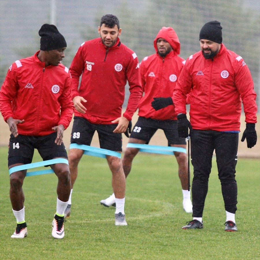Antalyaspor'da 5 Oyuncu Antrenman Yaptı