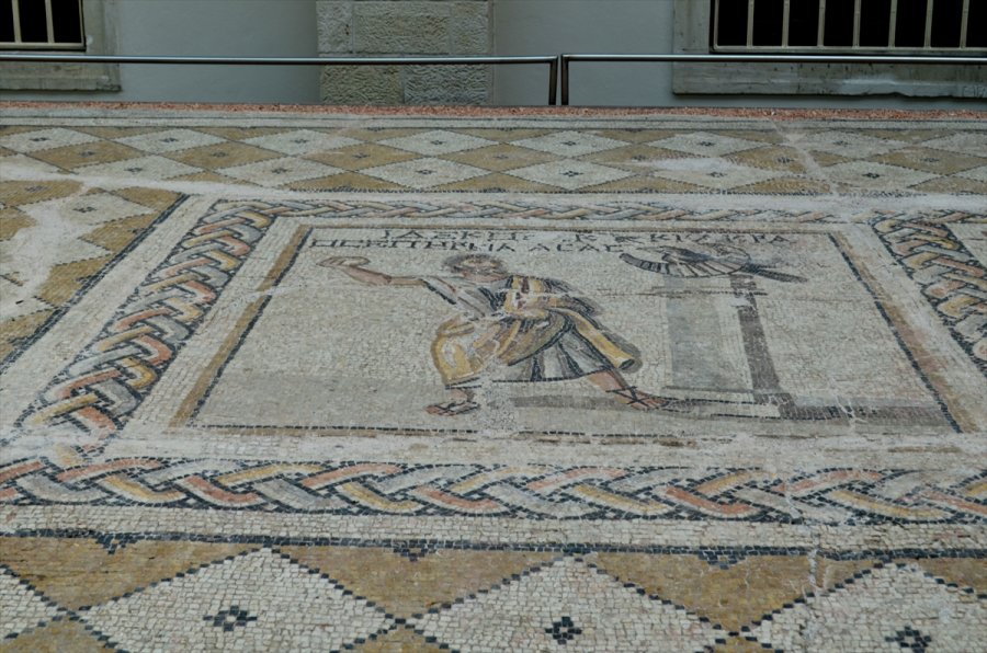 Mersin'de Müzeye Dönüştürülen Eski Adliye Binası Tarihe Işık Tutuyor