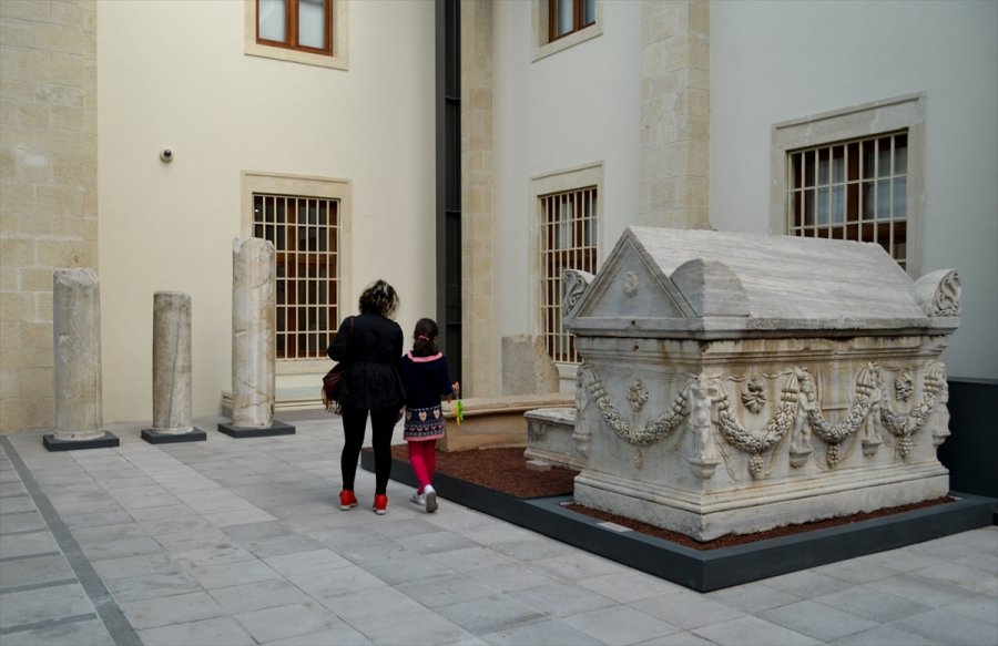 Mersin'de Müzeye Dönüştürülen Eski Adliye Binası Tarihe Işık Tutuyor