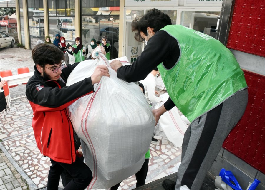 Alanya'dan Suriye'ye Yardım Tırı Gönderildi