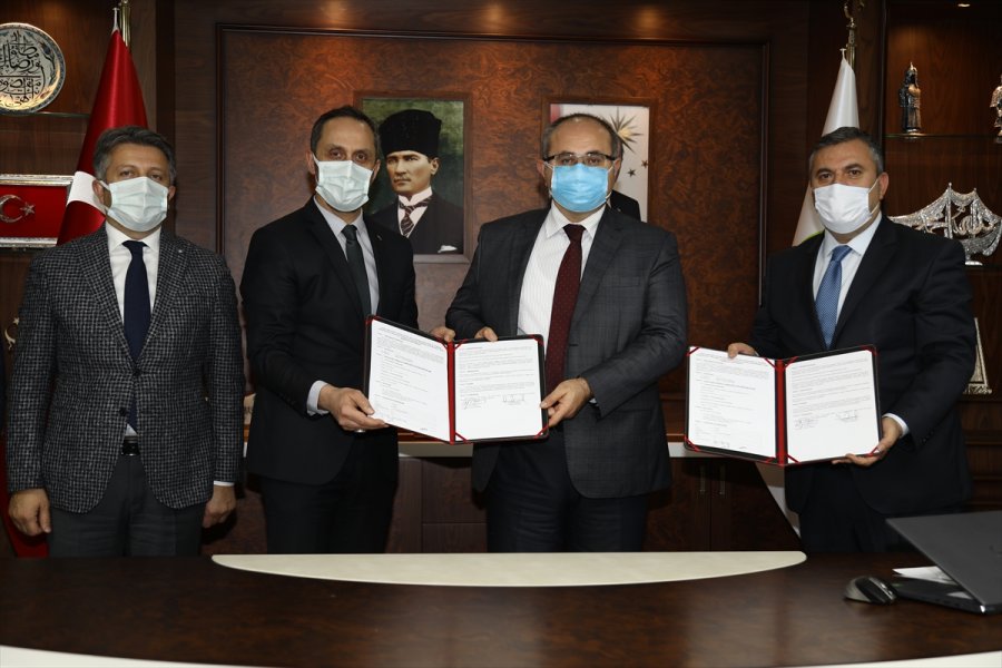 Çubuk'ta Hamdi Ağalar Konağı'nın Halk Kütüphanesine Dönüştürülmesi İçin Protokol İmzalandı