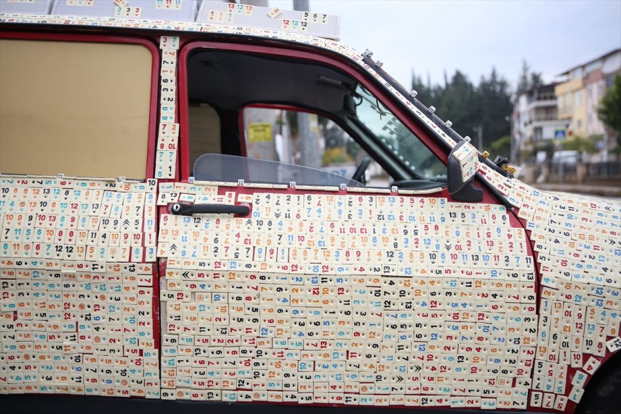 İddiayı Kaybedince Otomobiline 11 Bin Okey Taşı İle 65 Istaka Yapıştırdı