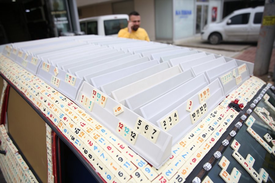 İddiayı Kaybedince Otomobiline 11 Bin Okey Taşı İle 65 Istaka Yapıştırdı