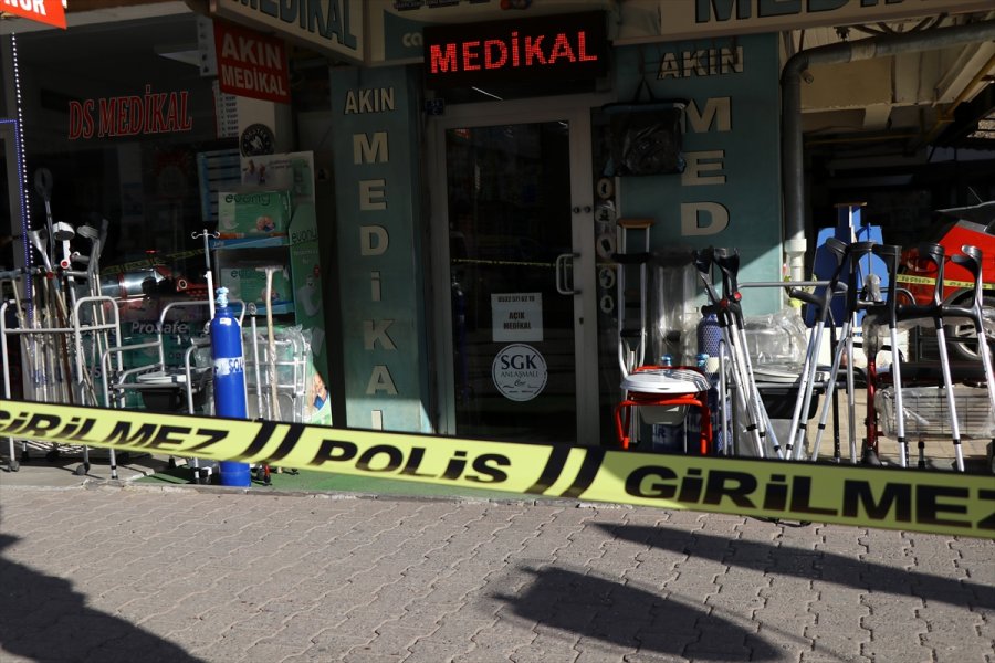 Kayseri'de Komşu Esnafın Otopark Kavgasında 2 Kişi Silahla Yaralandı