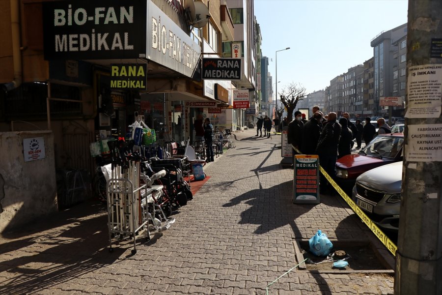 Kayseri'de Komşu Esnafın Otopark Kavgasında 2 Kişi Silahla Yaralandı