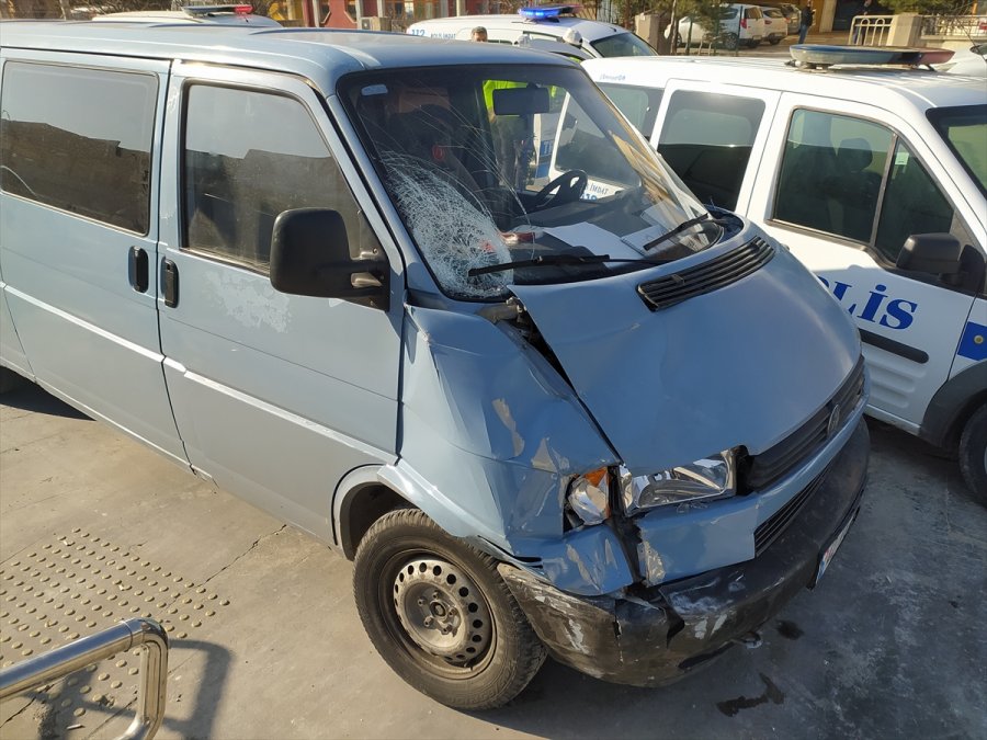 Konya'da Ehliyetsiz Sürücünün Kullandığı Minibüsün Çarptığı Kadın Öldü