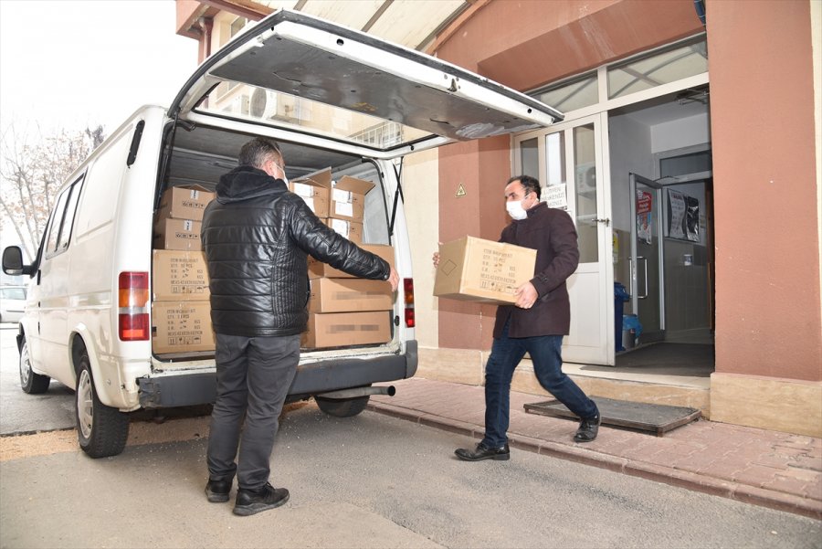 Milli Eğitim Bakanlığının Gönderdiği Tablet Bilgisayarlar Konya'daki Öğrencilere Ulaştırılmaya Başlandı