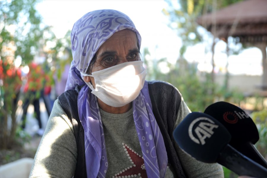 Antalya'da Bir Kadının İçinde Cüzdan Olan Poşeti Gasbedildi
