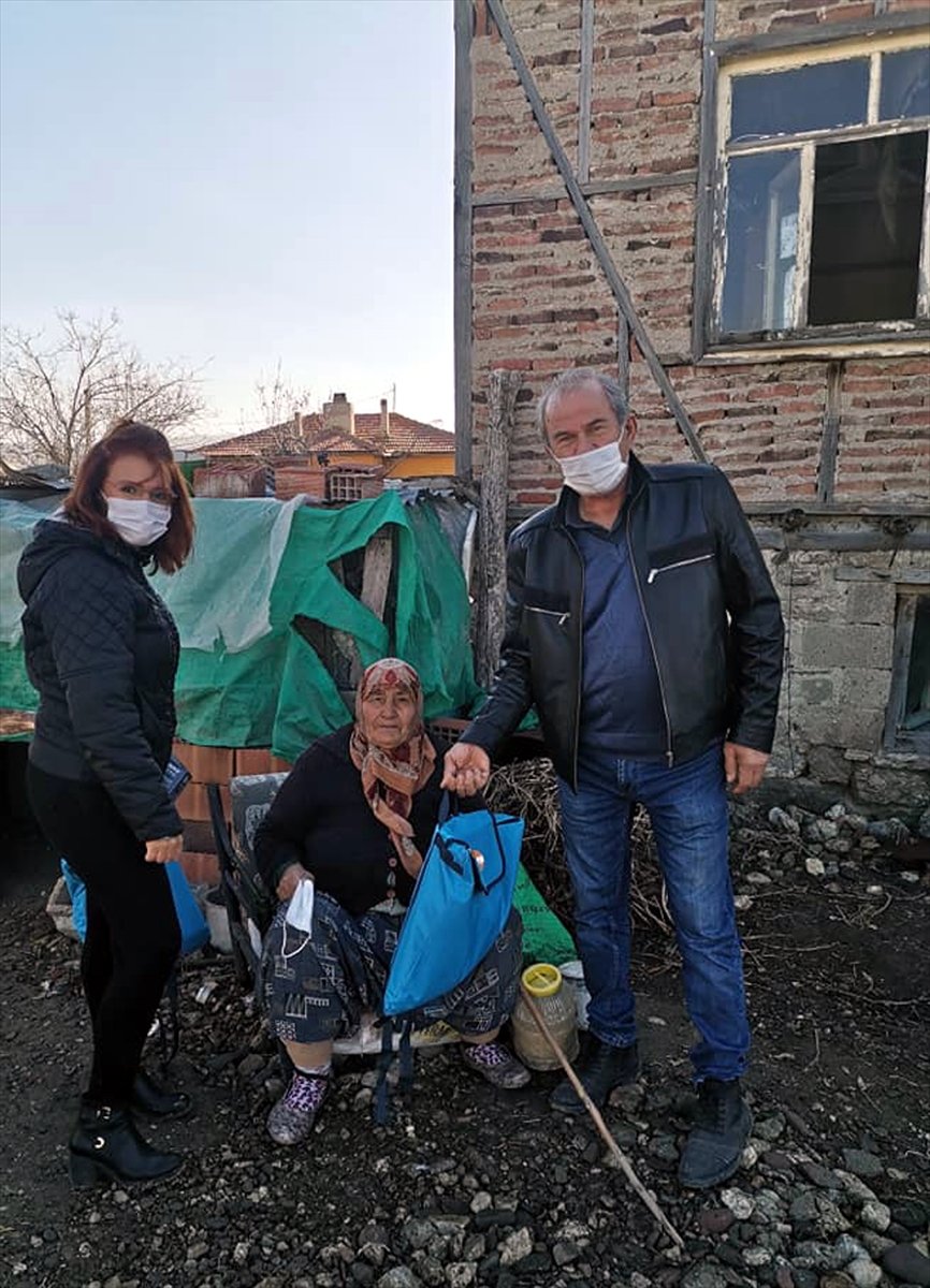 Beypazarı'nda İki Mahallede Temizlik Malzemeleri Dağıtımı Yapıldı
