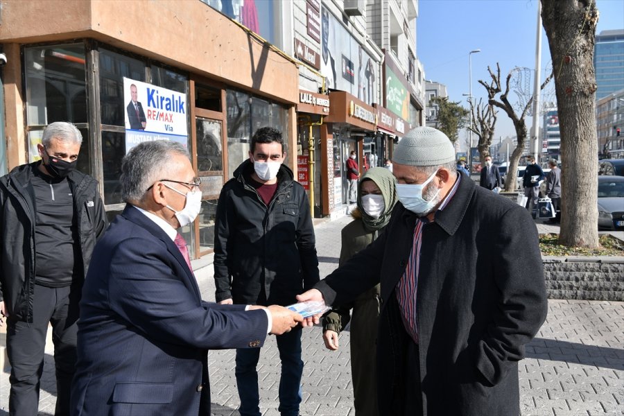 Kayseri Büyükşehir Belediyesi 15 Bin Maske Dağıttı