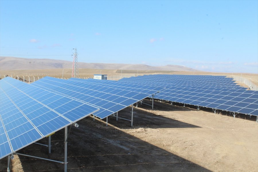 Yunak Belediyesi 15 Dönüme Kurulu Güneş Enerjisi Santralinde Elektrik Üretiyor