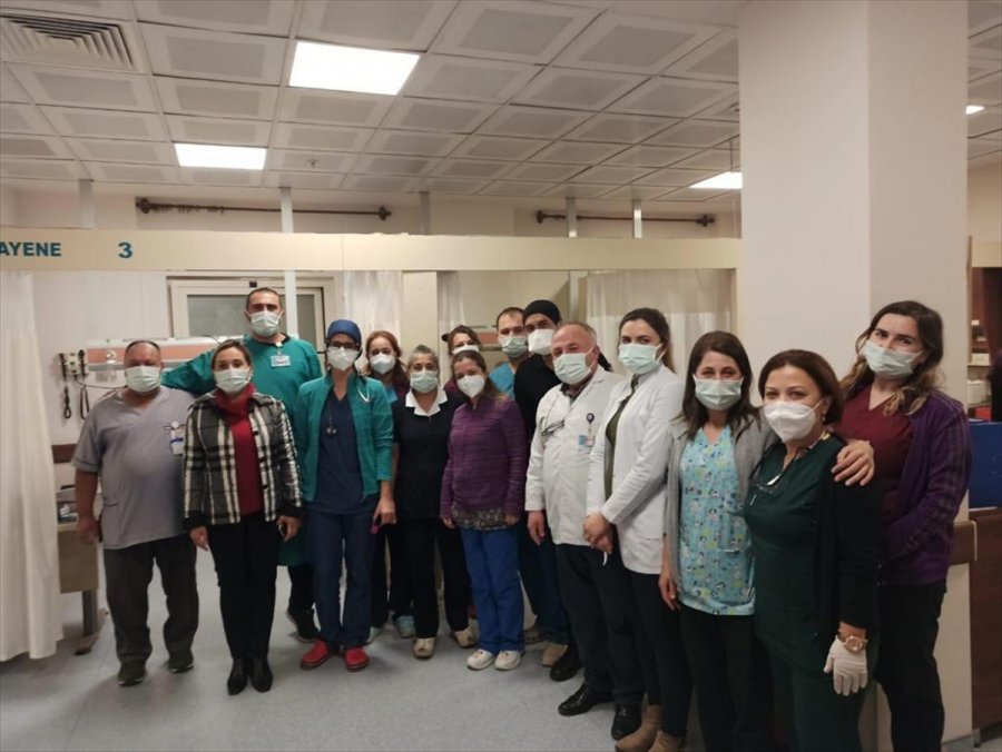 Ak Parti Antalya Milletvekili Çokal, Yeni Yıla Sağlık Çalışanlarıyla Girdi