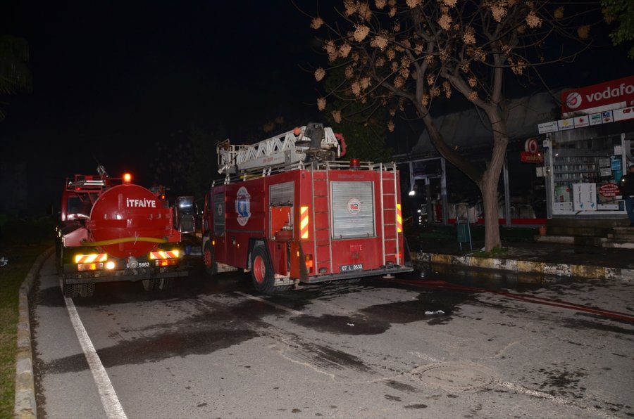Antalya'da İş Yeri Yangınını İtfaiye Söndürdü