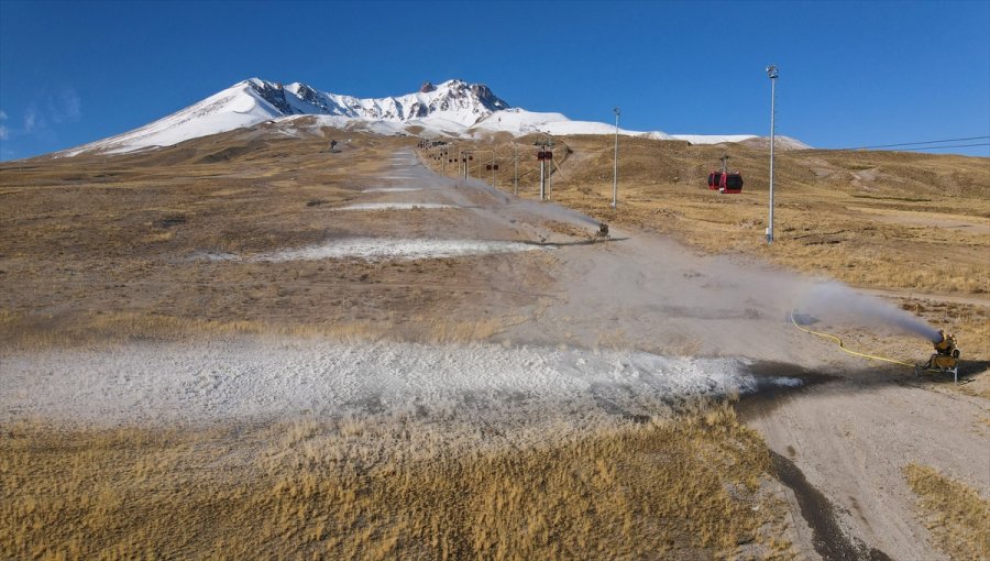 İç Anadolu'nun Zirvesi Erciyes Dağı'nda Suni Kar İle Kayak Keyfi