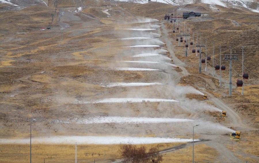 İç Anadolu'nun Zirvesi Erciyes Dağı'nda Suni Kar İle Kayak Keyfi
