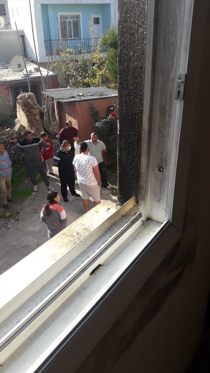 Mersin'de Bir Kişi Çocuklarının Evine Molotofkokteyli Atıp Yangın Çıkardı