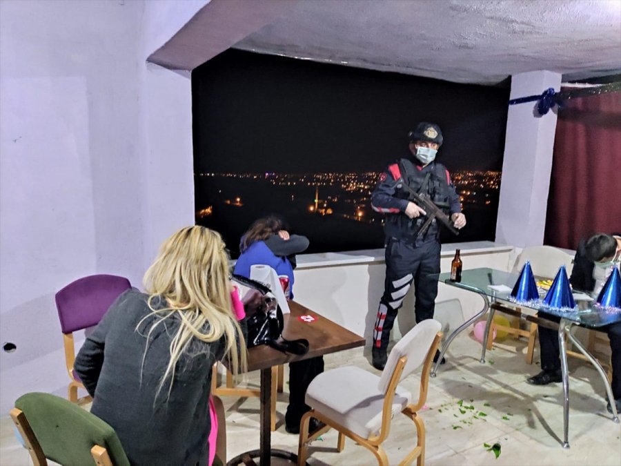 Mersin'de Yılbaşı Gecesi Kovid-19 Tedbirlerini İhlal Eden 18 Kişiye 56 Bin 700 Lira Ceza