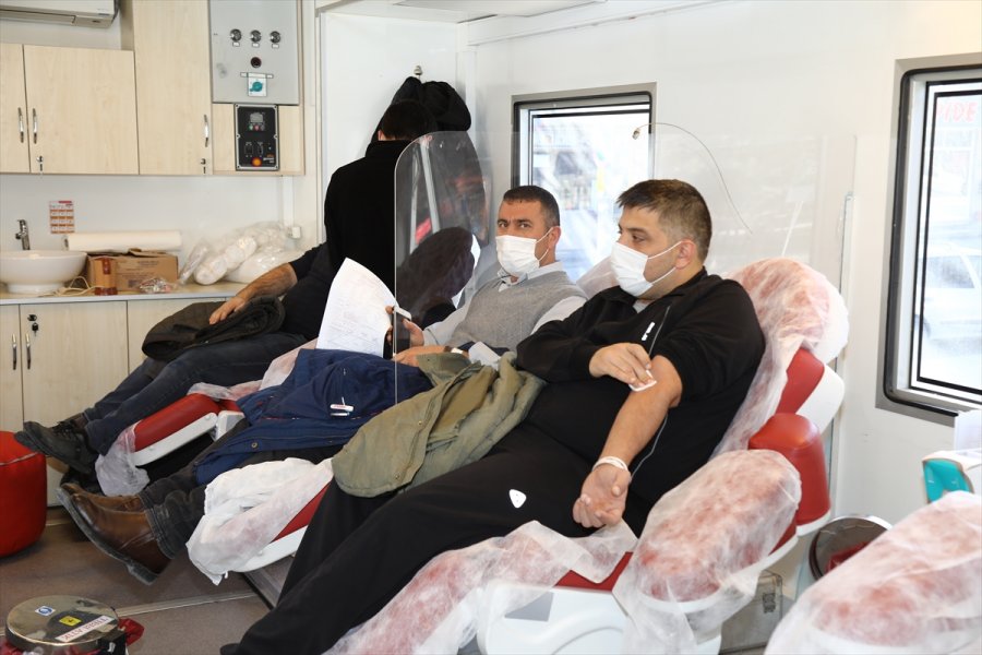 Çubuk'ta Vatandaşlar Kan Bağışı Kampanyasına İlgi Gösterdi