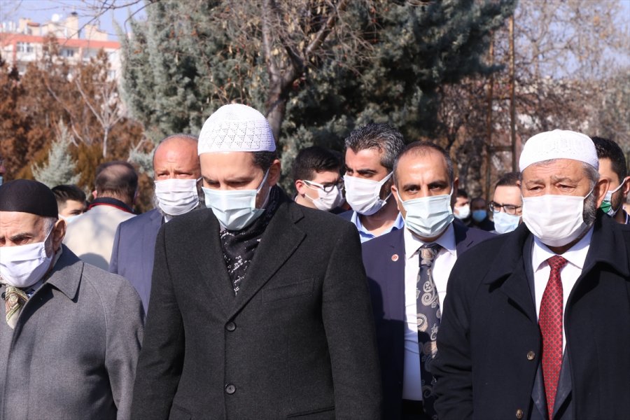 Eski Başbakanlardan Erbakan'ın, Hayatını Kaybeden Yakın Çalışma Arkadaşı Ali Güneri Toprağa Verildi