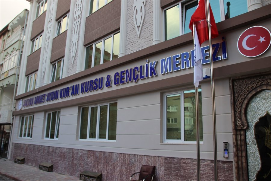 Korkuteli'nde Hayırseverlerden Gençlik Merkezi Desteği