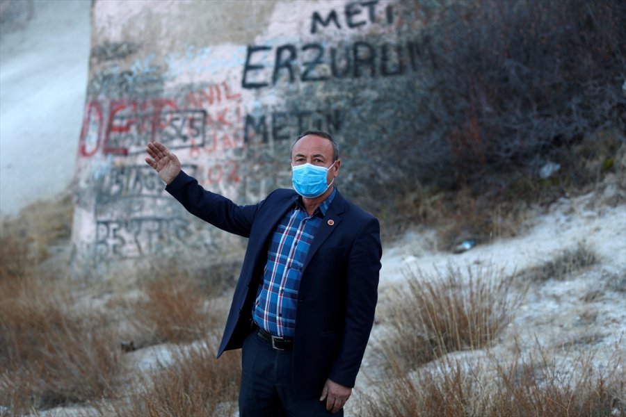 Kayseri'de Peribacası Benzeri Doğal Oluşumların Üzerine Yazılan Yazılar Tepki Çekiyor