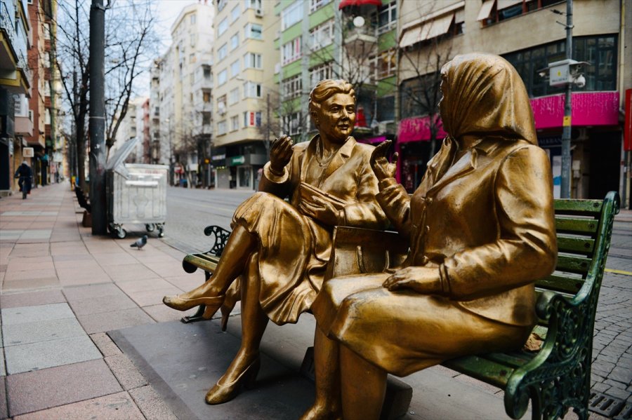 Eskişehir'de Sokağa Çıkma Kısıtlamasına Uyuluyor