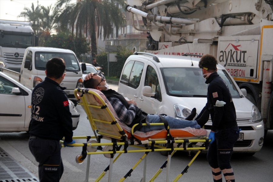 Alanya'da Zincirleme Trafik Kazasında 4 Kişi Yaralandı