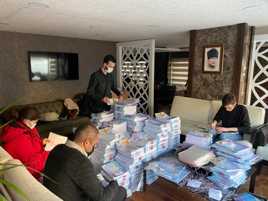 Ankara Eczacı Odasınca Hazırlanan Eğitici Boyama Kitabı Ankaralı Ve İzmirli Çocuklara Dağıtılacak