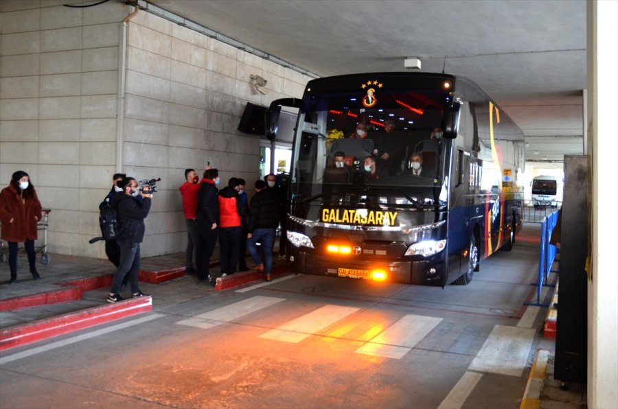 Galatasaray Kafilesi Konya'ya Geldi
