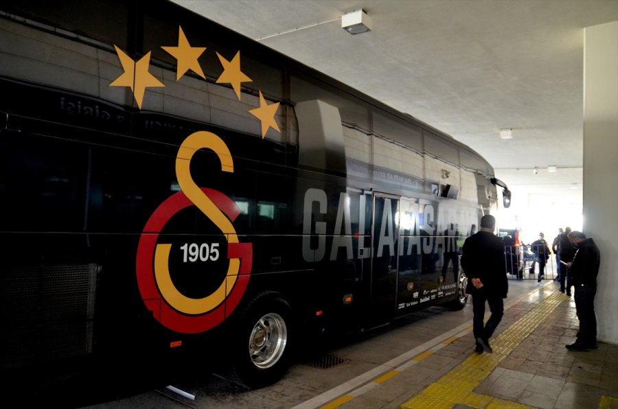Galatasaray Kafilesi Konya'ya Geldi