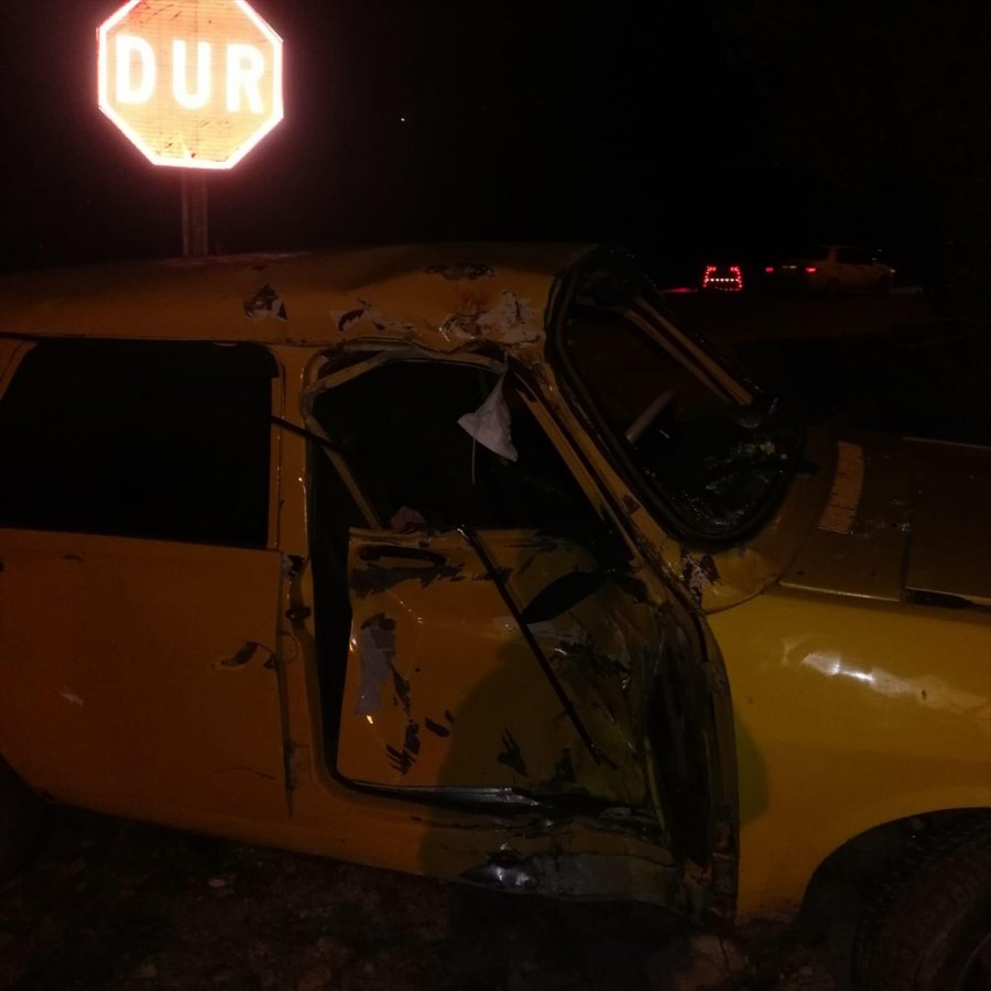 Kaş'ta Motosiklet İle Otomobil Çarpıştı: 1 Ölü