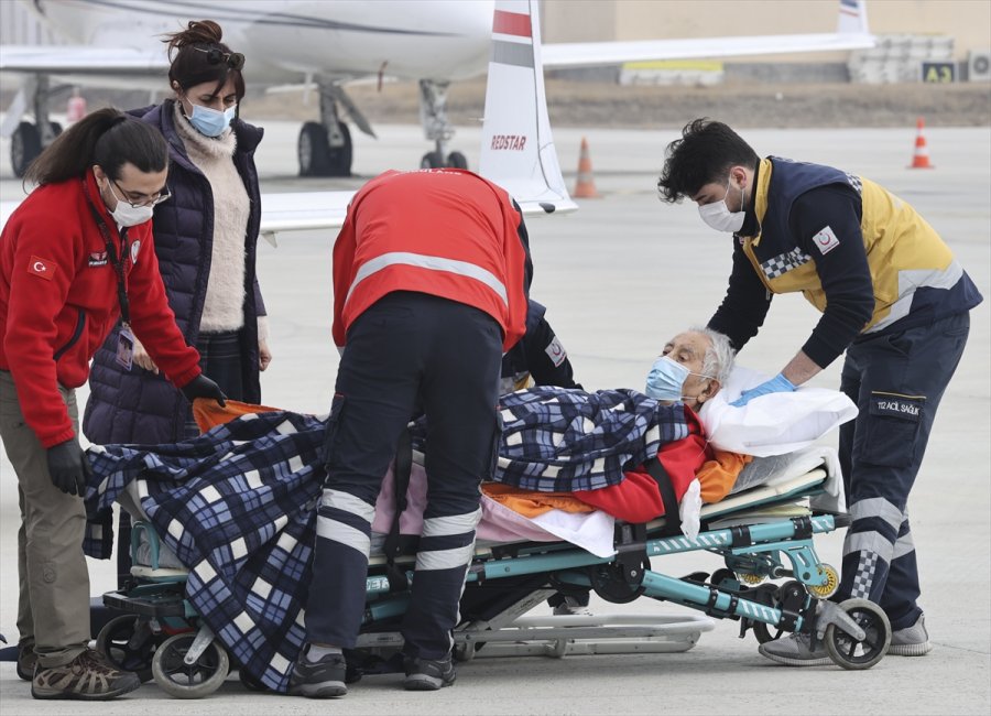 Abd'de Yaşayan Türk Halk Bilimci İlhan Başgöz Ambulans Uçakla Türkiye'ye Getirildi
