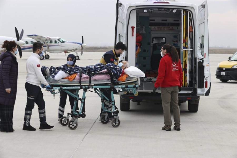 Abd'de Yaşayan Türk Halk Bilimci İlhan Başgöz Ambulans Uçakla Türkiye'ye Getirildi