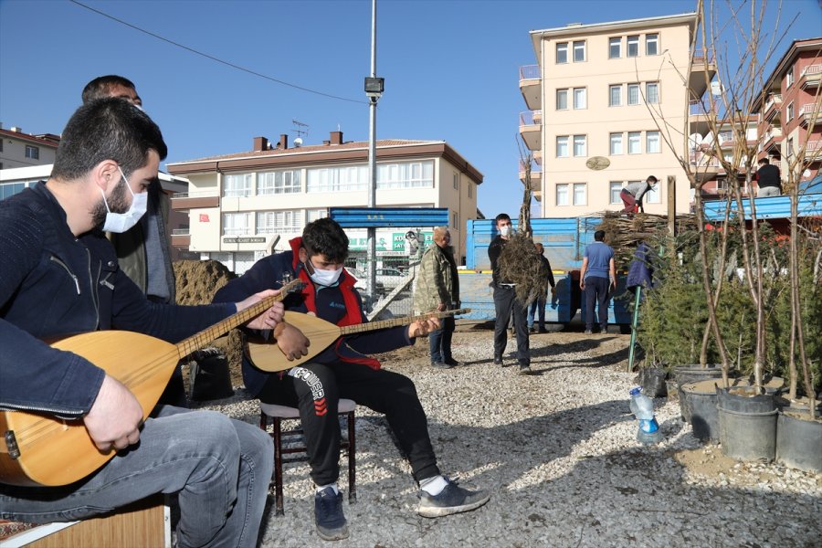 Hem Üretiyor Hem Eğleniyorlar