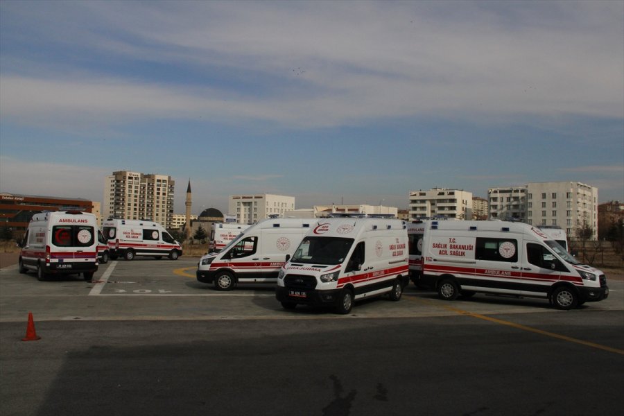 Kayseri'de 13 Ambulans, Ay Ve Yıldız Koreografisiyle Hizmete Alındı