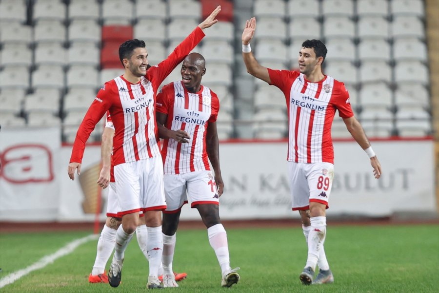 Antalya Ekibi 3 Golle 3 Puanı Aldı