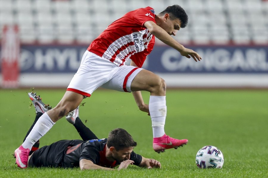 Antalya Ekibi 3 Golle 3 Puanı Aldı