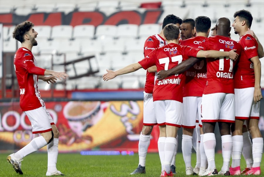 Antalya Ekibi 3 Golle 3 Puanı Aldı