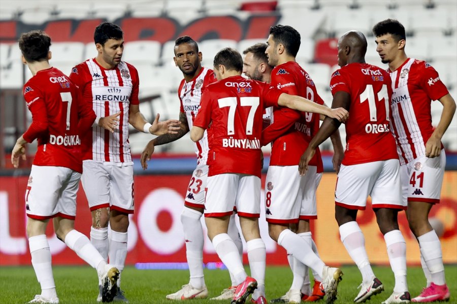 Antalya Ekibi 3 Golle 3 Puanı Aldı