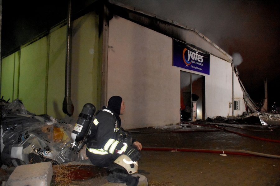 Güncelleme - Kayseri'de Bir Fabrikada Çıkan Yangın Kontrol Altına Alındı