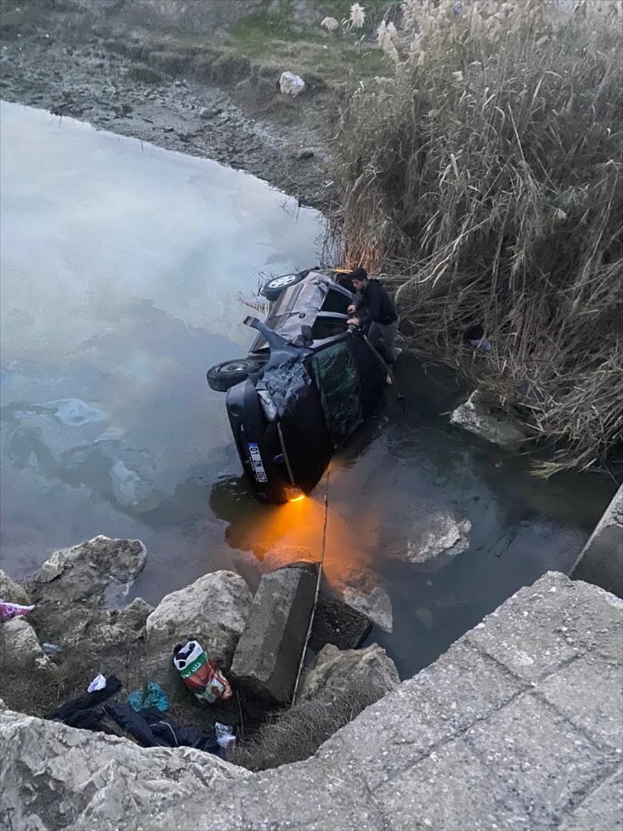 Mersin'de Sulama Kanalına Düşen Otomobildeki 5 Kişi Yaralandı