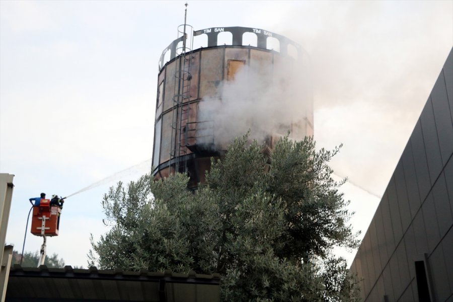 Antalya'da Orman Ürünleri Fabrikasında Çıkan Yangın Söndürüldü