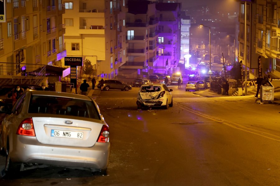 Başkentte Park Halindeyken Freni Arızalanan Tır Çok Sayıda Araca Çarparak Durabildi