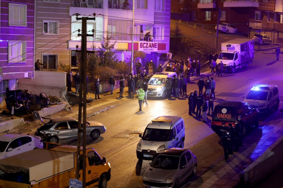 Başkentte Park Halindeyken Freni Arızalanan Tır Çok Sayıda Araca Çarparak Durabildi