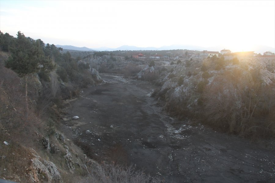 Beyşehir Gölü'nü Besleyen Dereler Kar Yağışı Bekliyor