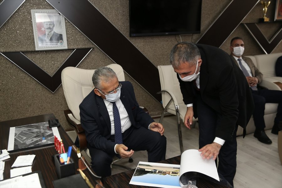 Büyükkılıç, Sarız'da Muhtarlarla Bir Araya Geldi