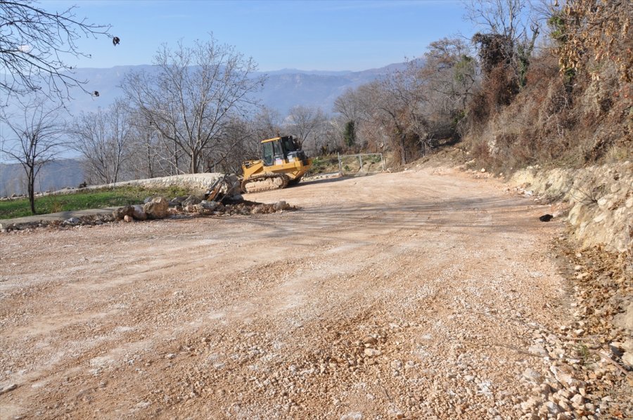Ermenek'te Bağ Yollarında Çalışmalar Sürüyor