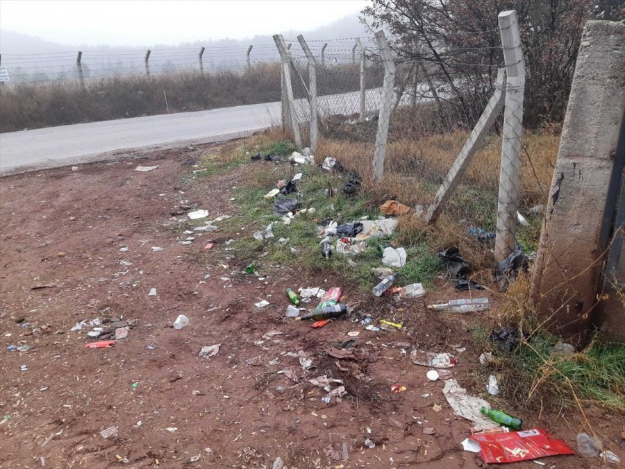 Eskişehir'de Ormanlık Alandan 50 Çuval Çöp Toplandı